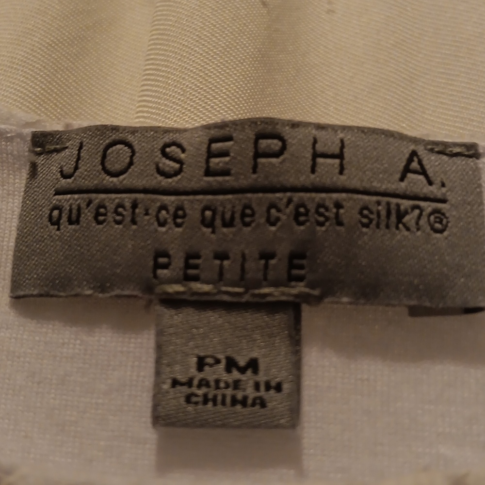 JOSEPH  A Petite m  soft white top  beautiful white flowers inter twined w mesh.